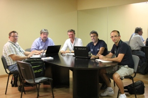 Membros da IFF (à esq), Bruno Almeida (centro), Daniel Vieira e Miguel Monteiro (à dir).