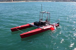 A embarcação ROAZ é uma das ferramentas robóticas desenvolvidas no âmbito do projeto.