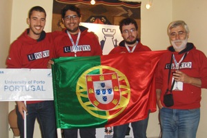 A equipa da Universidade do Porto constituída por Lucas Silva, Henish Balu, Jorge Ferreira e o treinador Vitorino Ferreira.