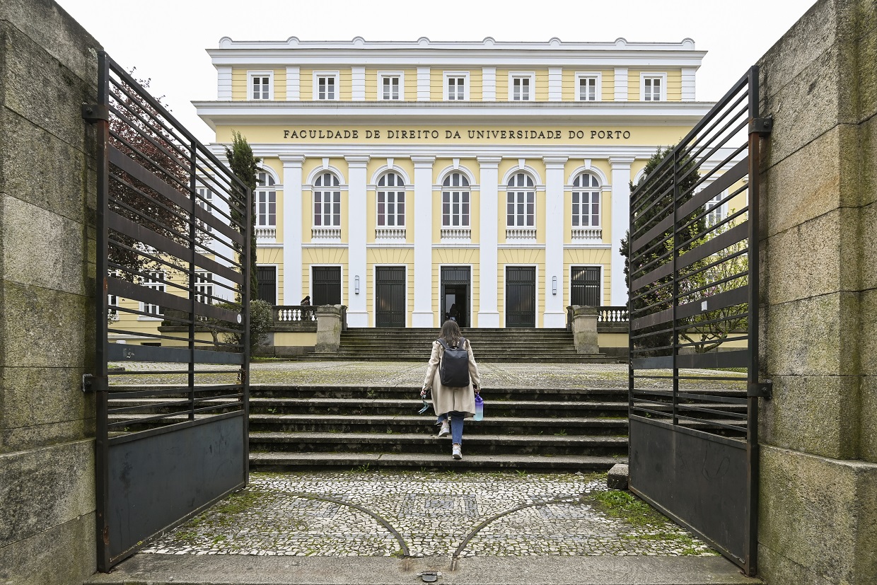 Faculdade de Direito da Universidade do Porto presente no ranking que classifica as melhores do mundo